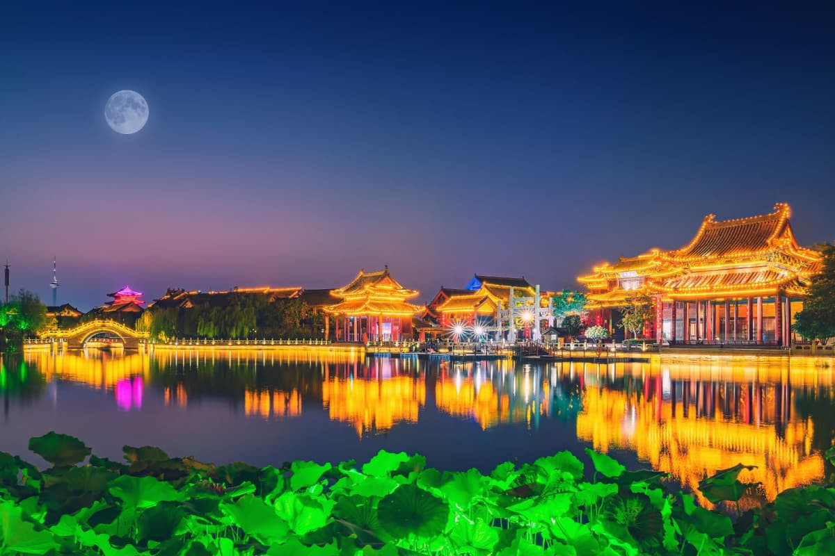 Qingming Riverside Park in Henan Qingming Riverside Park in Henan