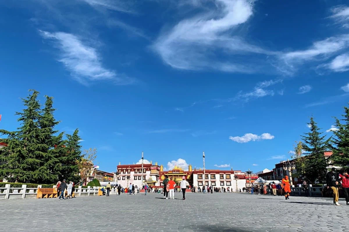 Tours at Jokhang Temple Tours at Jokhang Temple