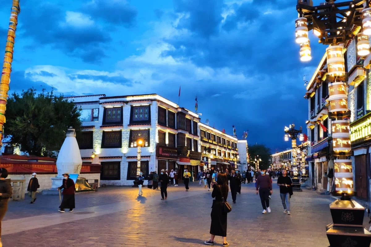 Scenic Spots at Jokhang Temple Scenic Spots at Jokhang Temple
